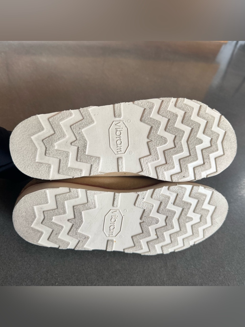Men’s Easymoc shoes size 9 in excellent condition . - Picture 6 of 7